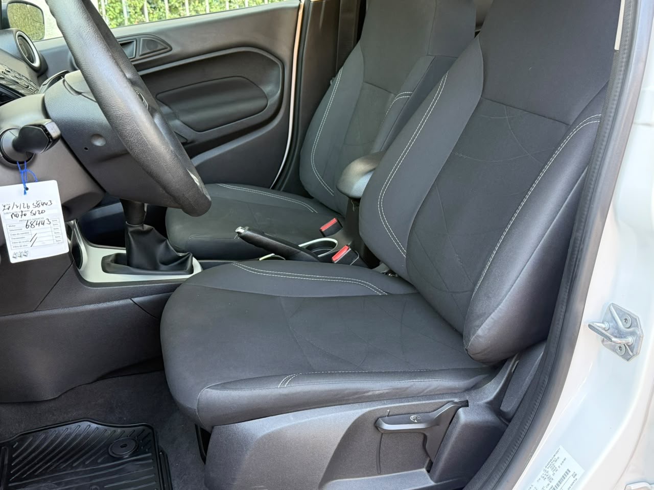 Ford Fiesta — foto 18 de 20