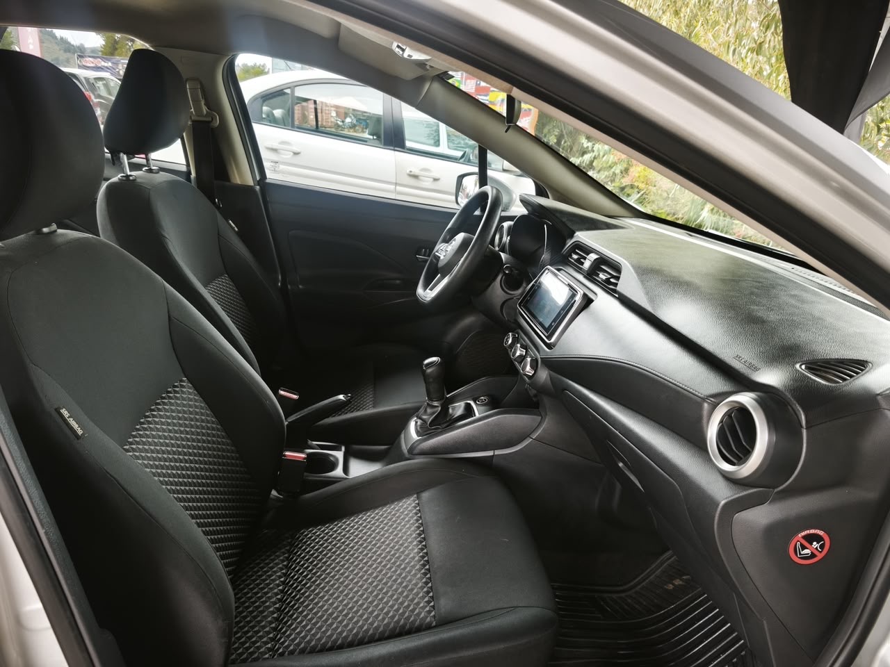 Nissan Versa Sense — foto 13 de 20