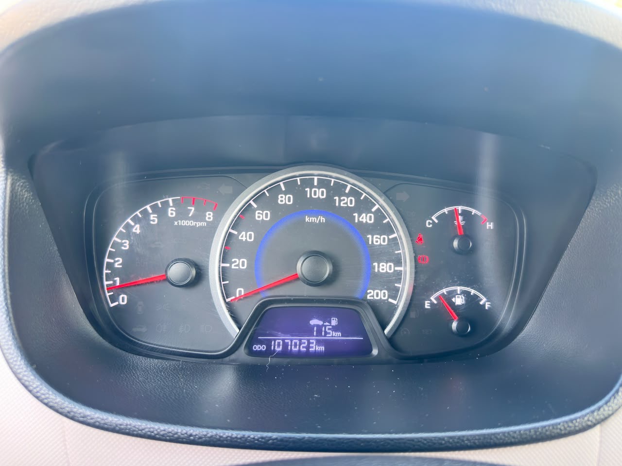 Hyundai Grand I10 — foto 11 de 18