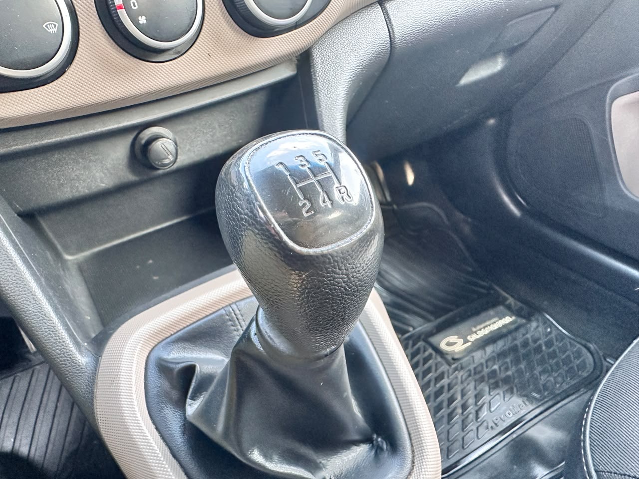 Hyundai Grand I10 — foto 12 de 18