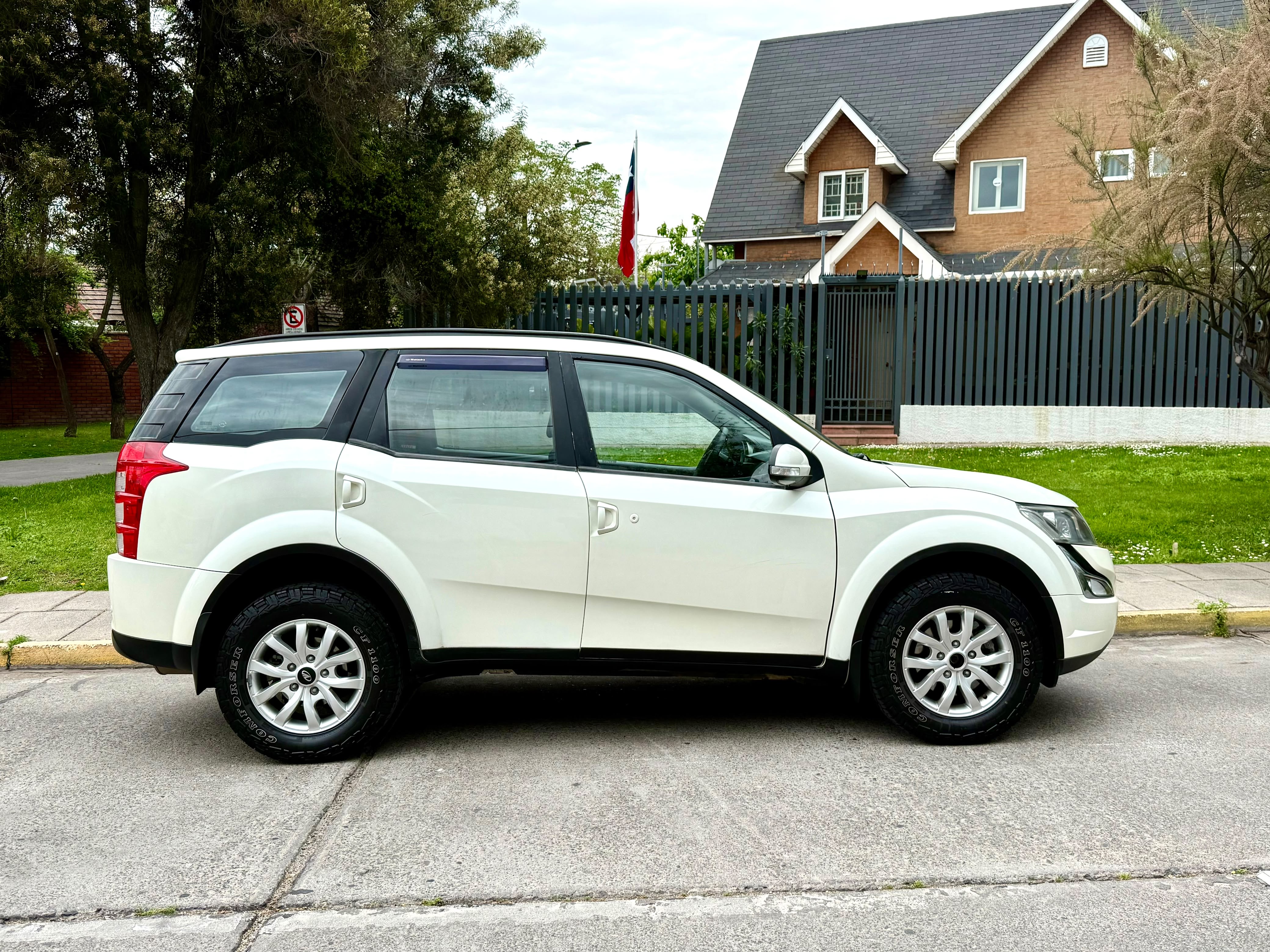 Mahindra Xuv500 — foto 6 de 20