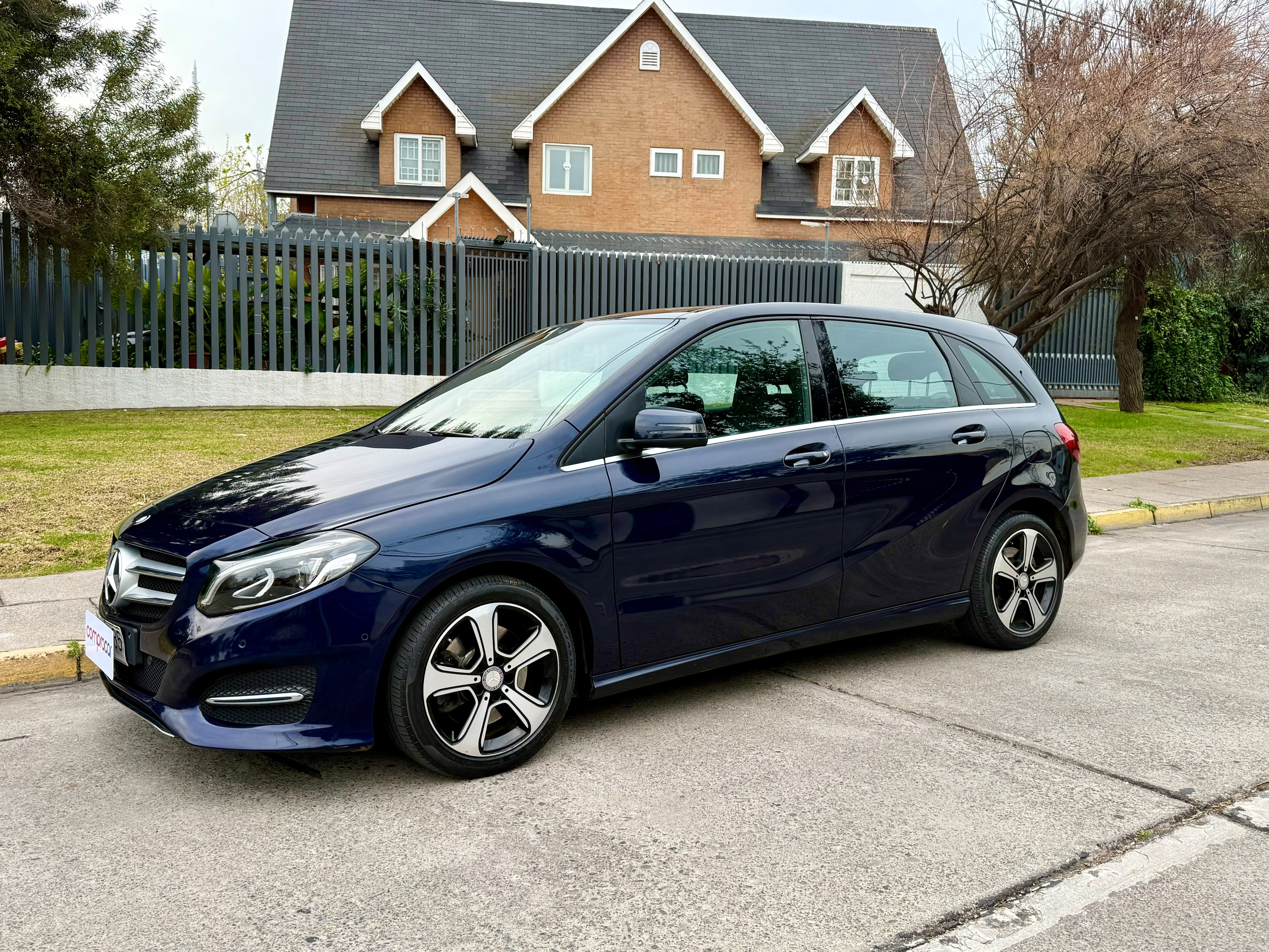 Mercedes-Benz B220 — foto 1 de 20