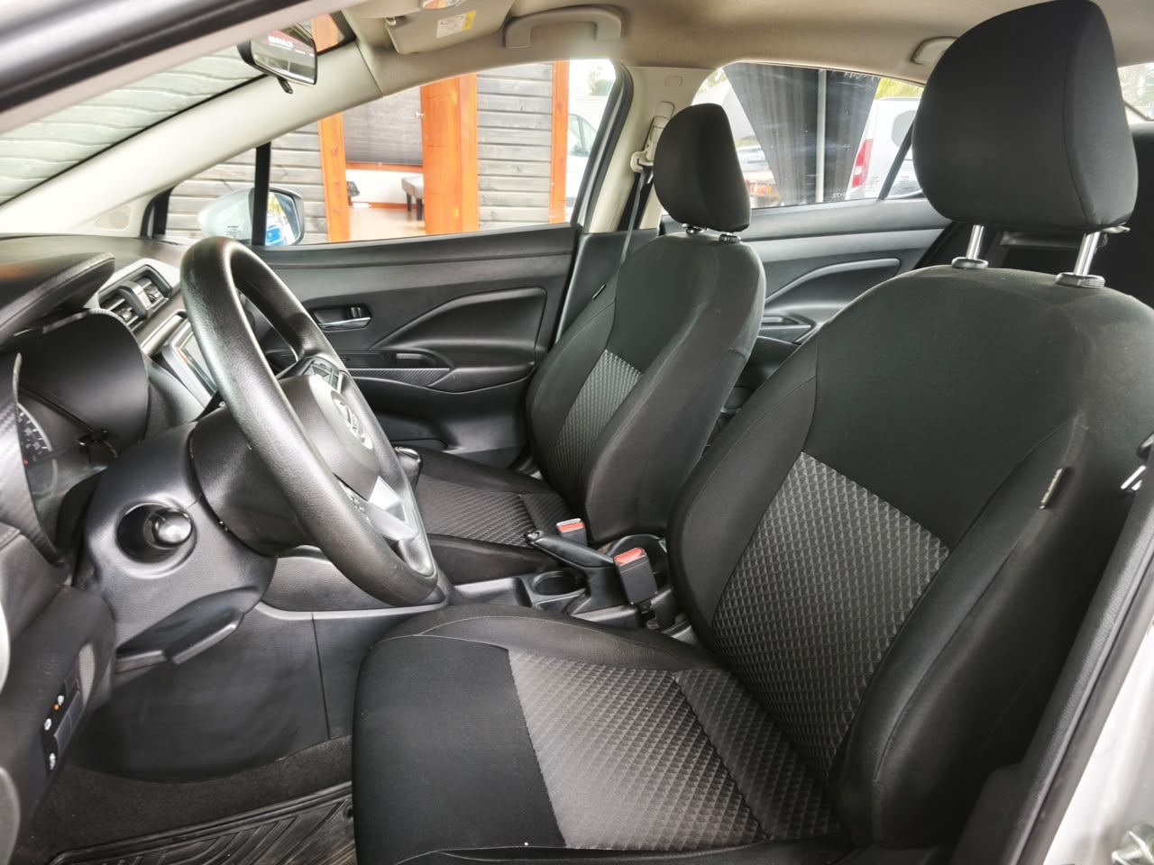 Nissan Versa Sense — foto 17 de 20