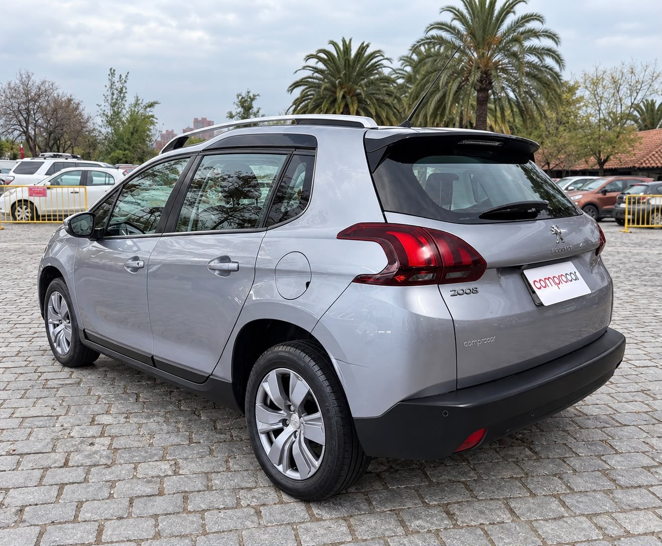 Peugeot 2008 Active Blue Hdi — foto 4 de 15