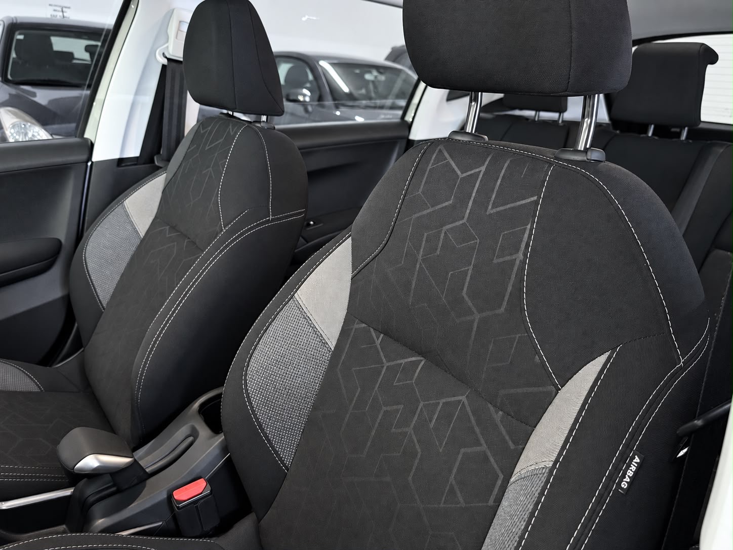 Peugeot 2008 Active Blue Hdi — foto 14 de 15