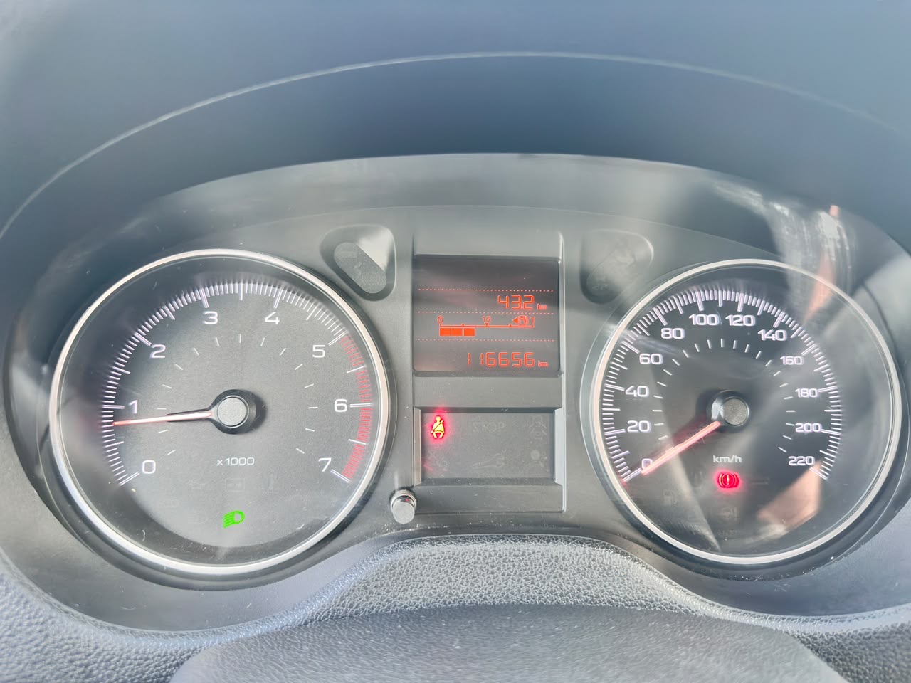 Peugeot 301 Active Hdi — foto 14 de 18