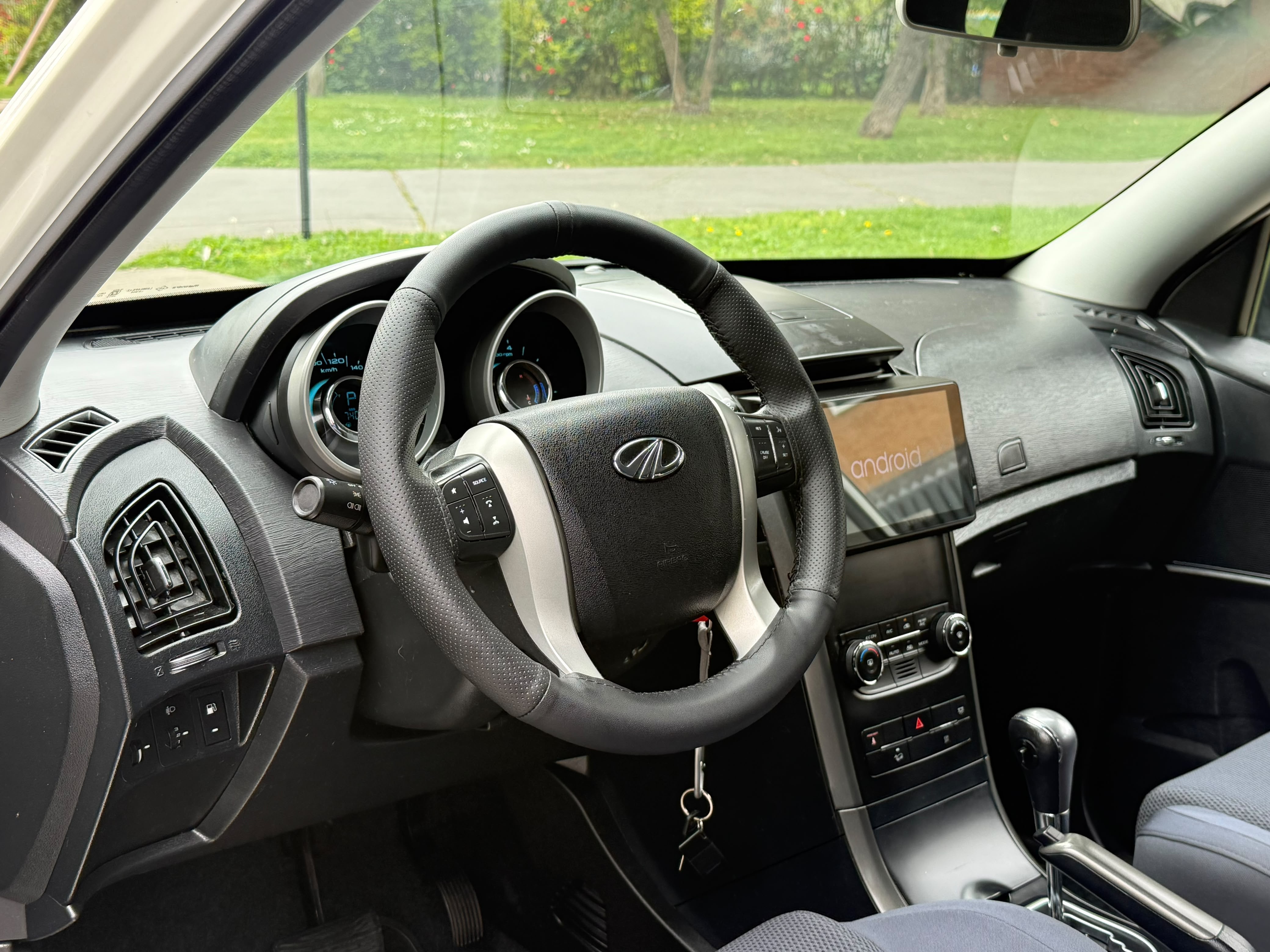 Mahindra Xuv500 — foto 16 de 20