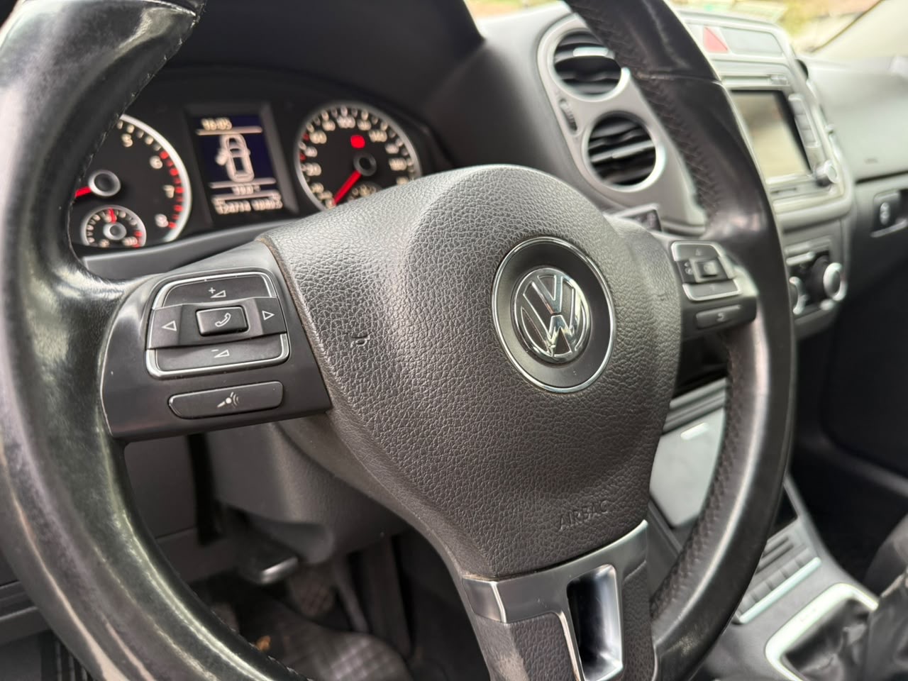 Volkswagen Tiguan — foto 17 de 20