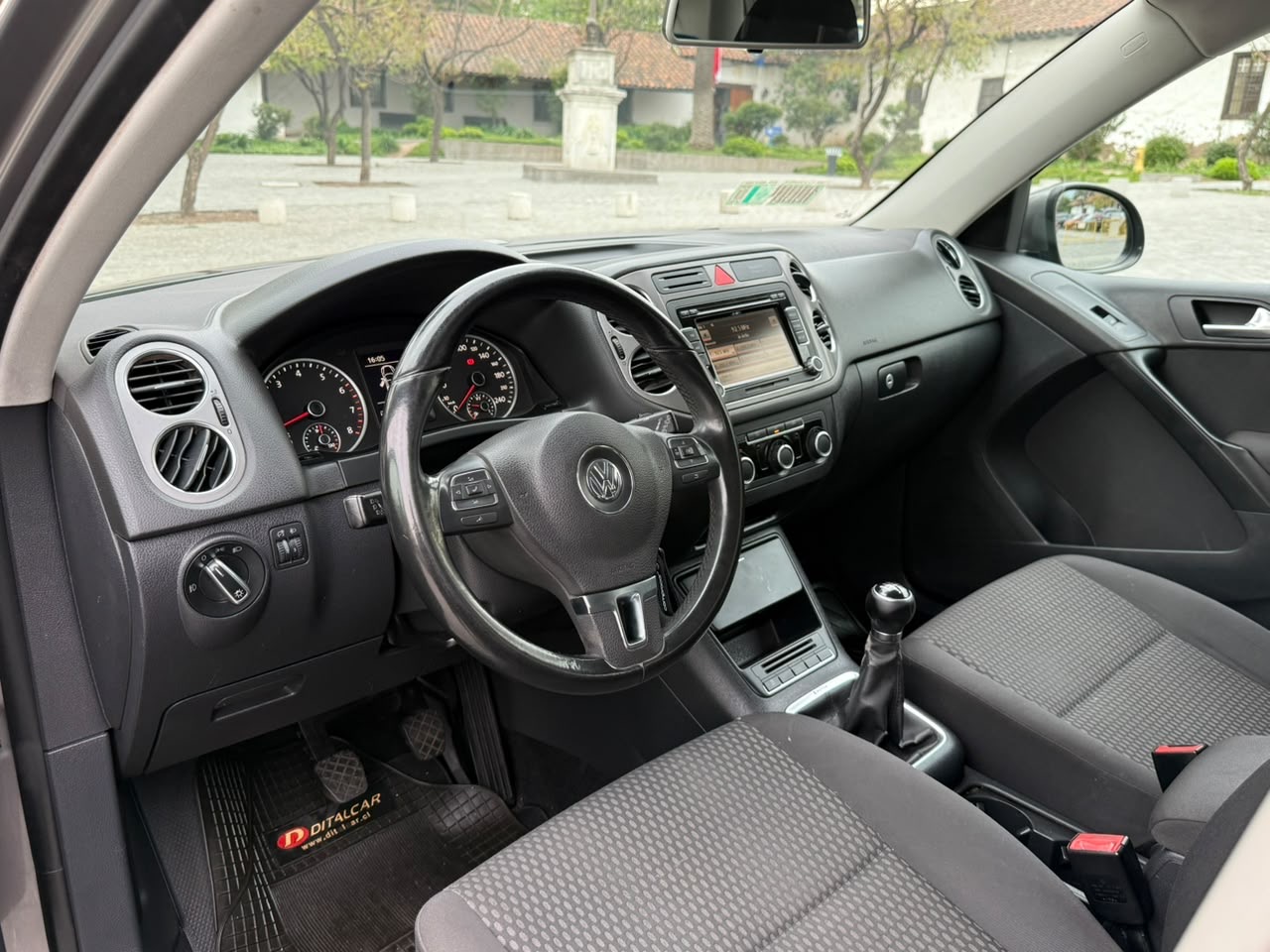 Volkswagen Tiguan — foto 16 de 20