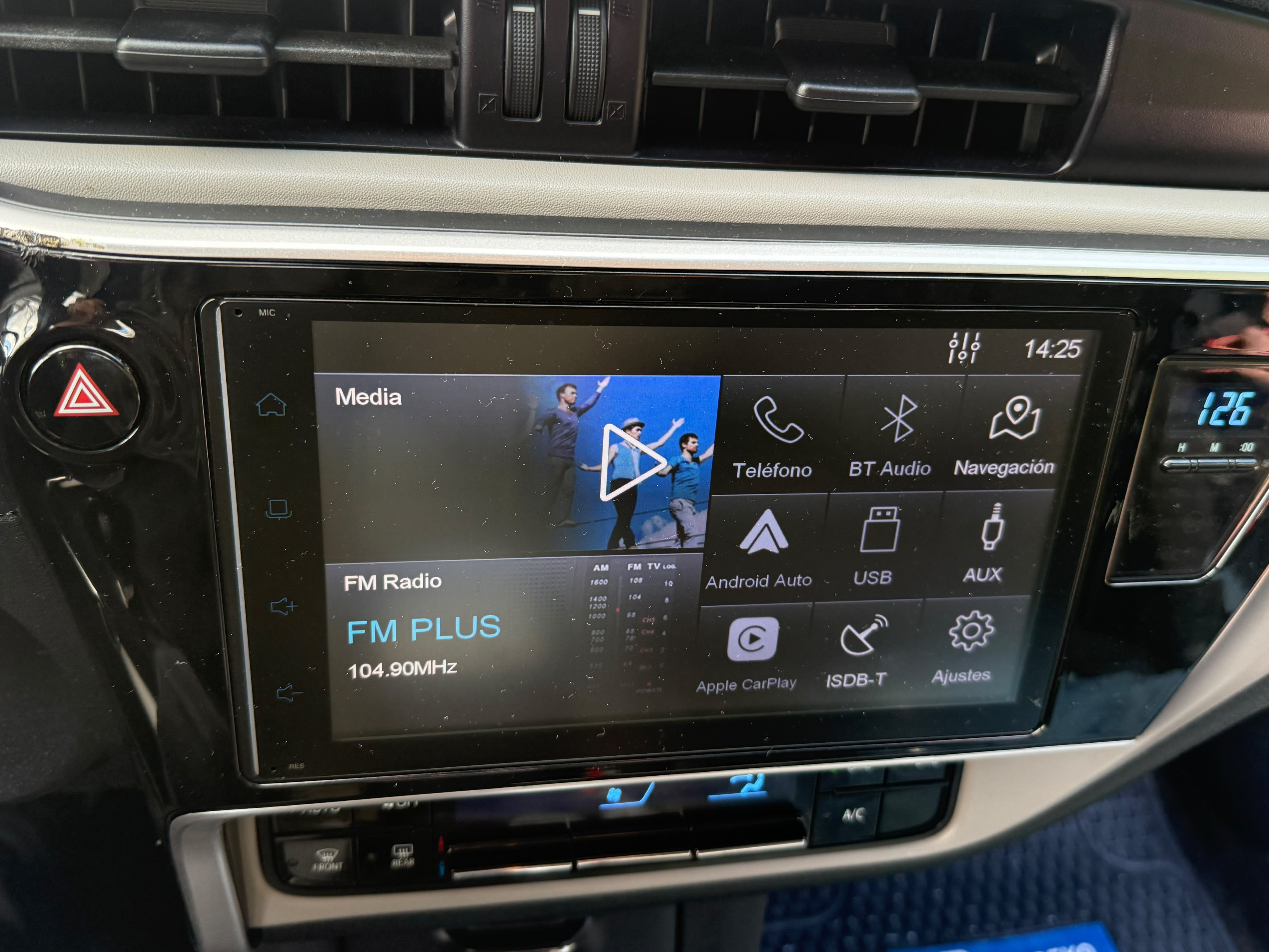 Toyota Corolla — foto 13 de 20