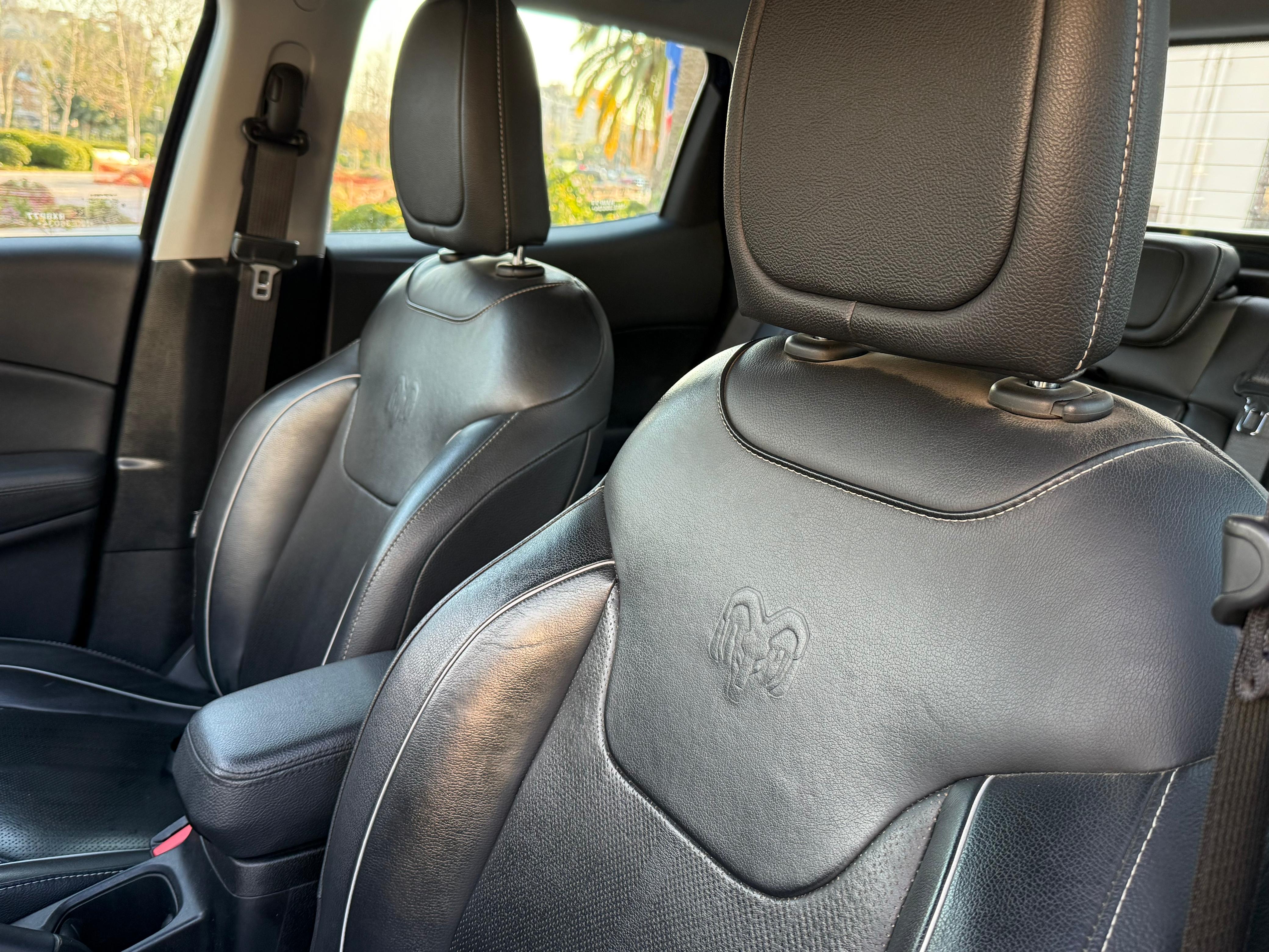 RAM 1000 Big Horn 1.8 At Dcab — foto 20 de 21