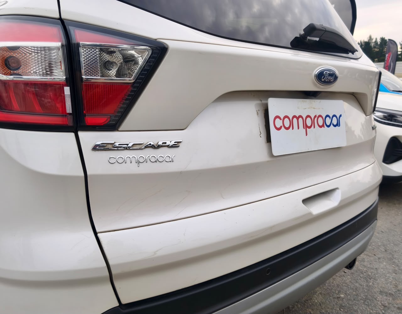 Ford Escape — foto 8 de 15