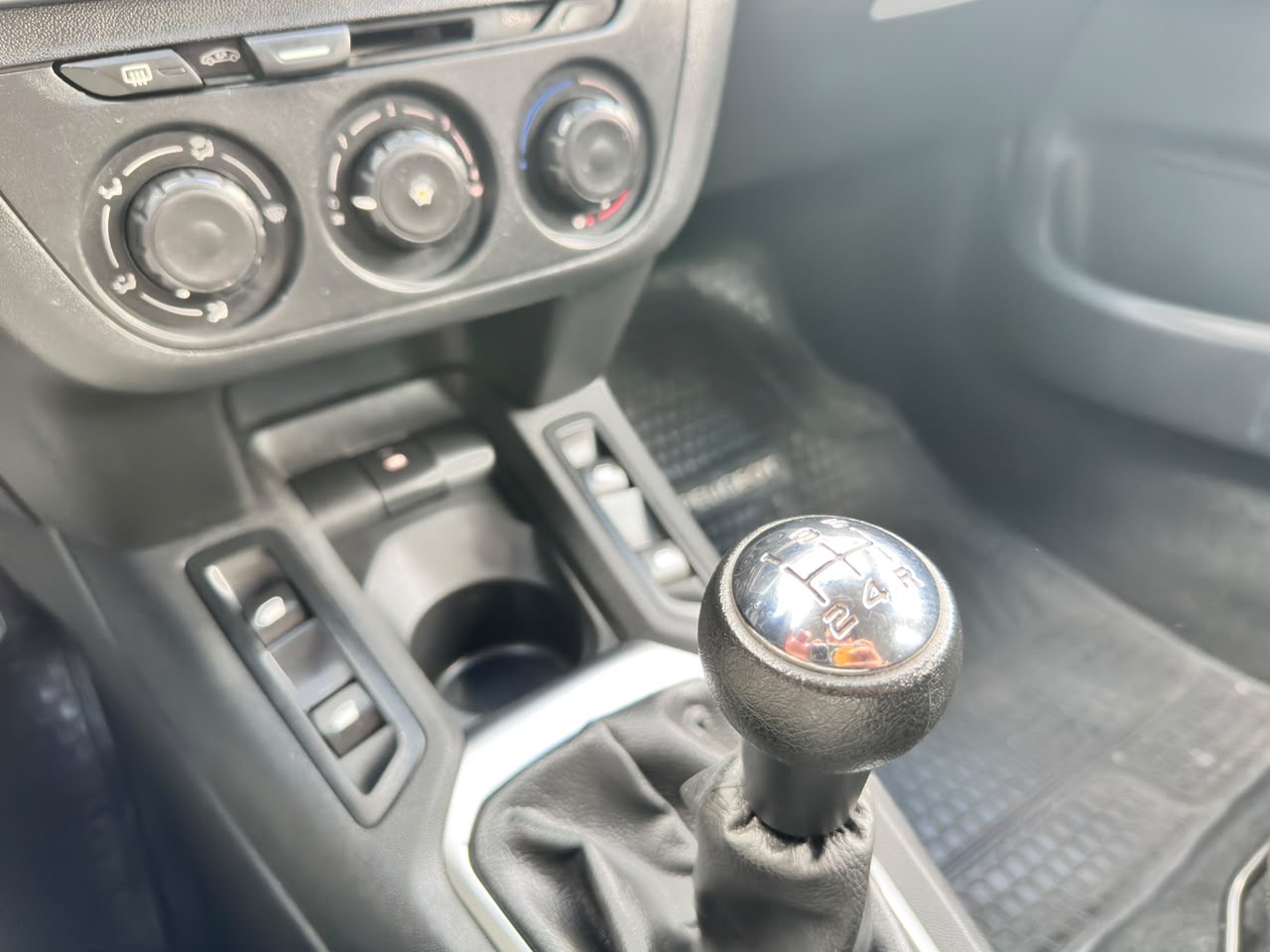 Peugeot 301 Active Hdi — foto 13 de 18