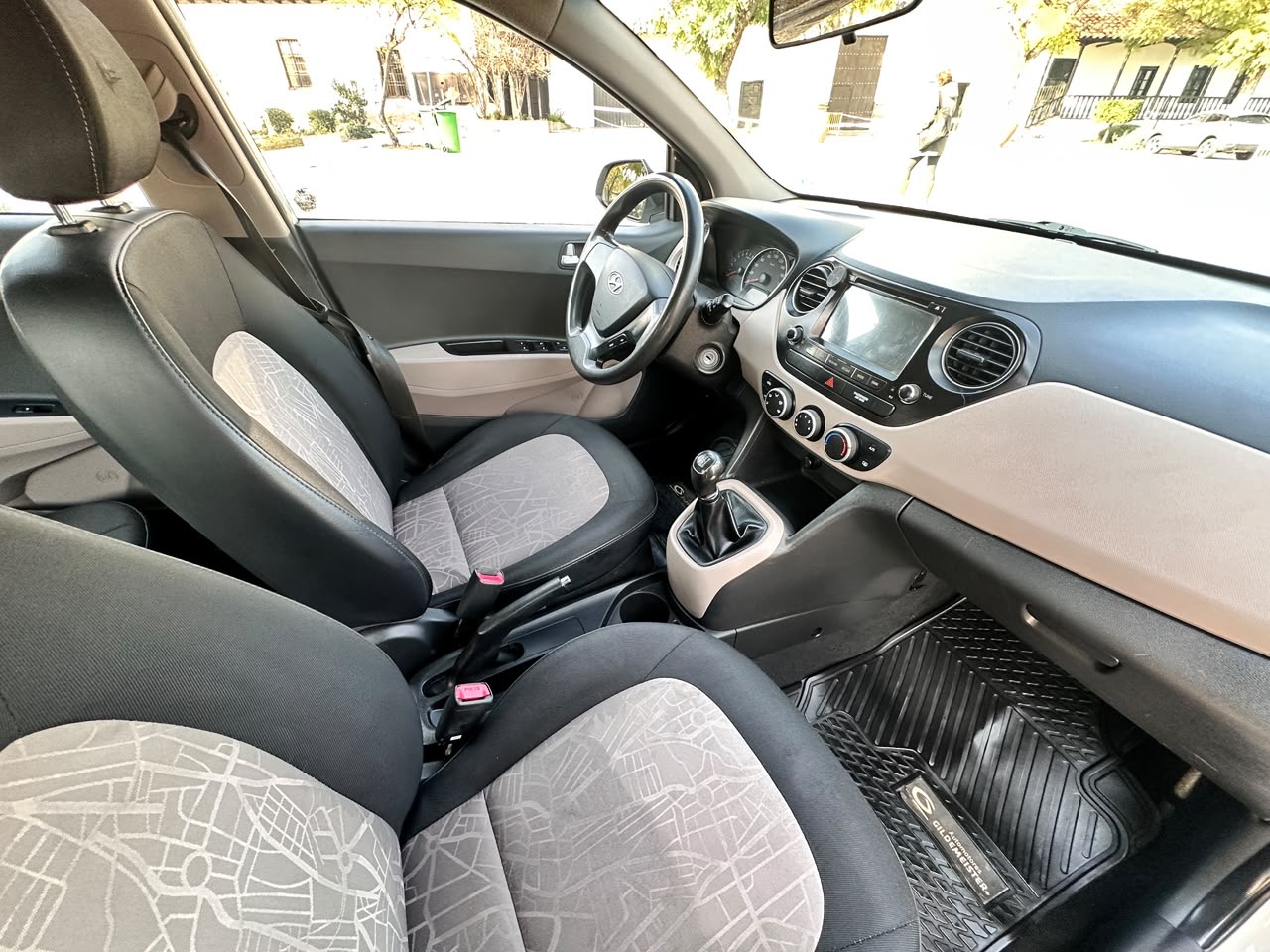 Hyundai Grand I10 — foto 14 de 18
