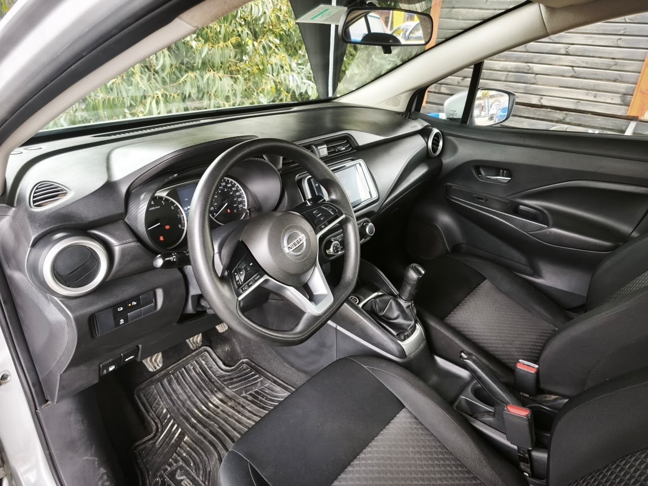 Nissan Versa Sense — foto 15 de 20