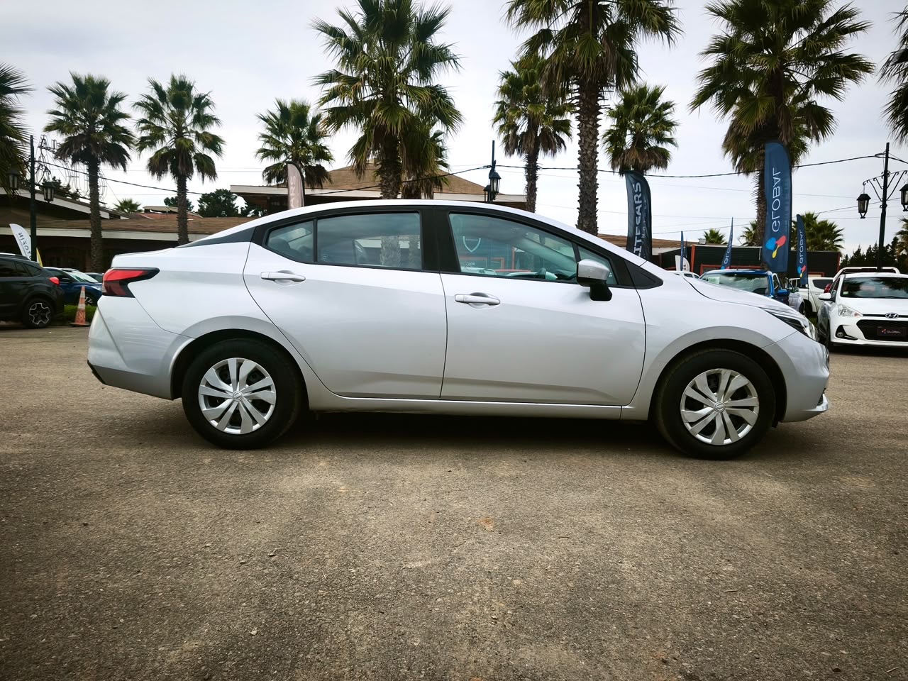 Nissan Versa Sense — foto 6 de 20