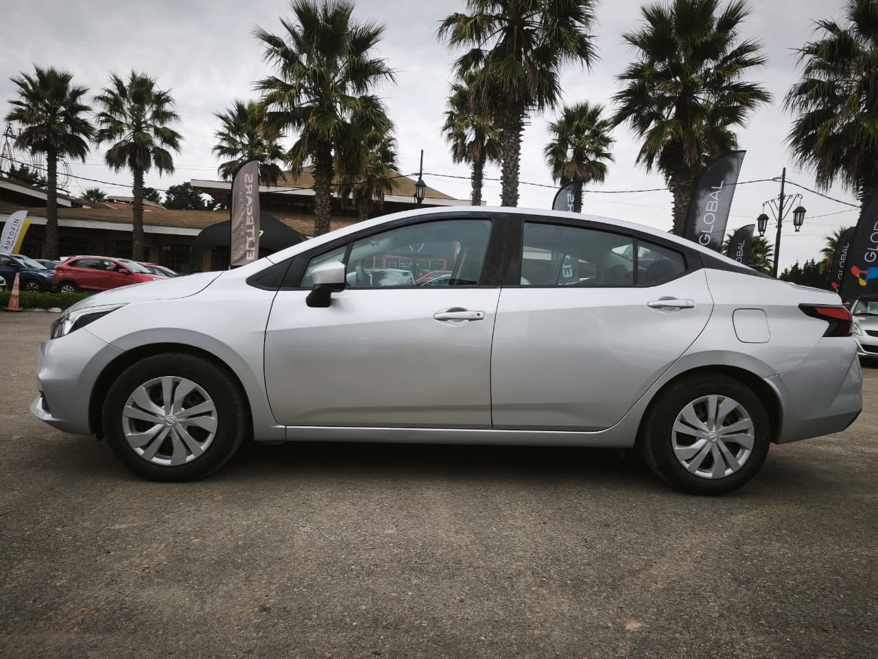 Nissan Versa Sense — foto 5 de 20