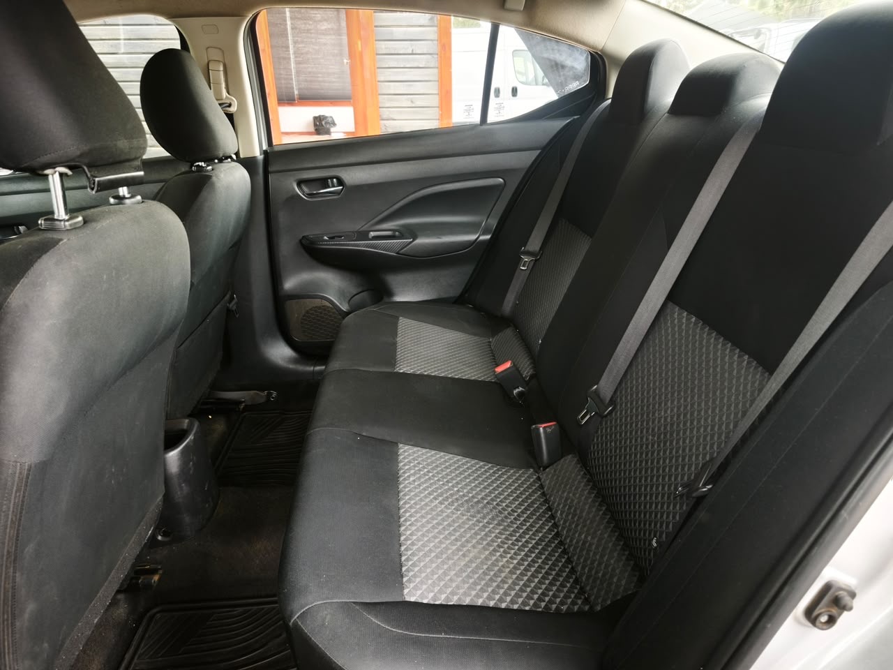 Nissan Versa Sense — foto 19 de 20
