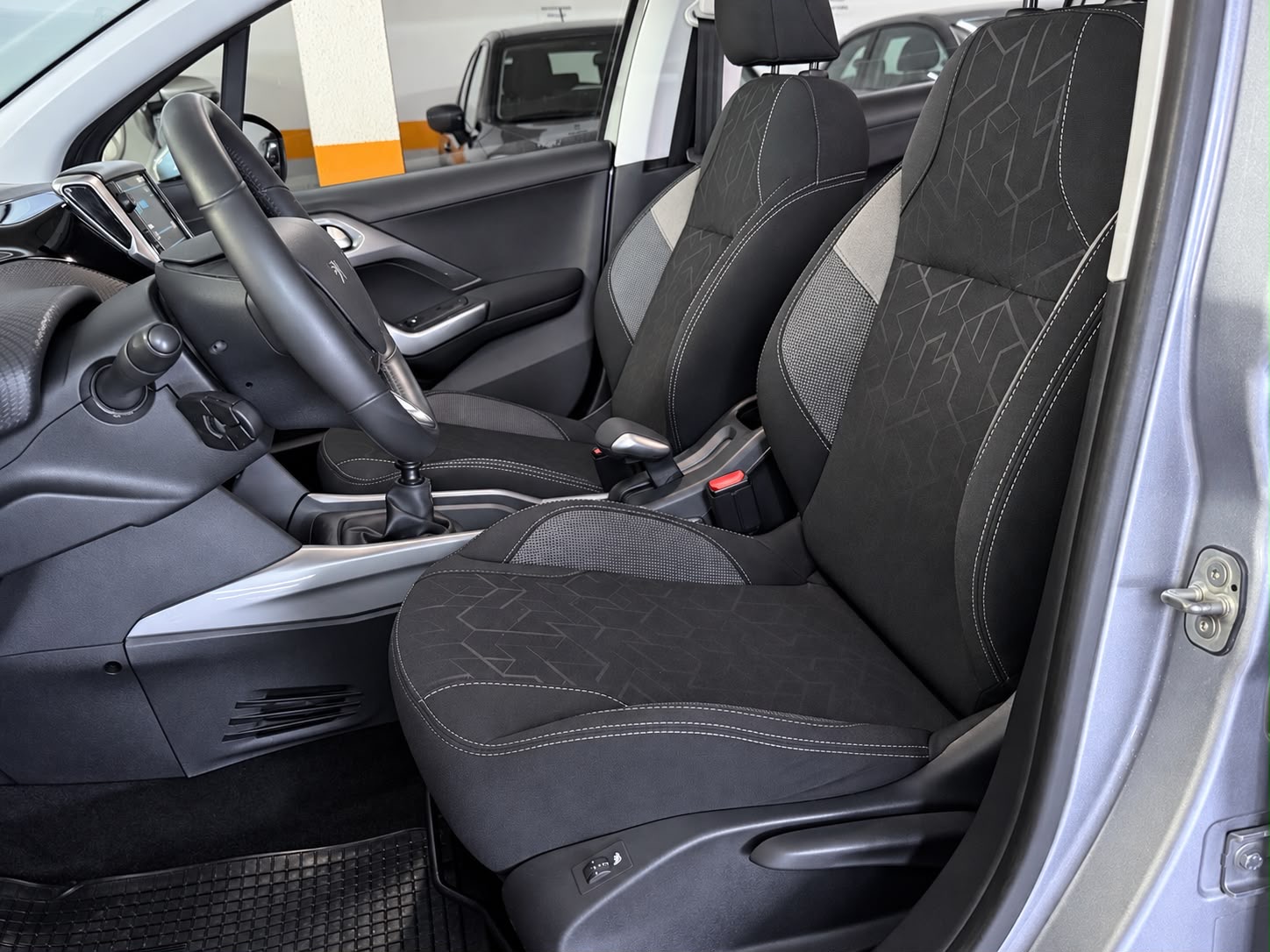 Peugeot 2008 Active Blue Hdi — foto 13 de 15