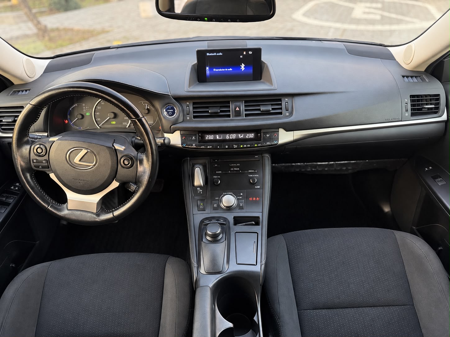Lexus Ct200H Hb — foto 17 de 20