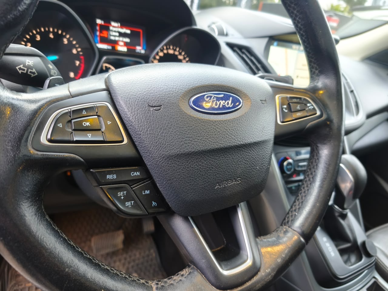 Ford Escape — foto 13 de 15