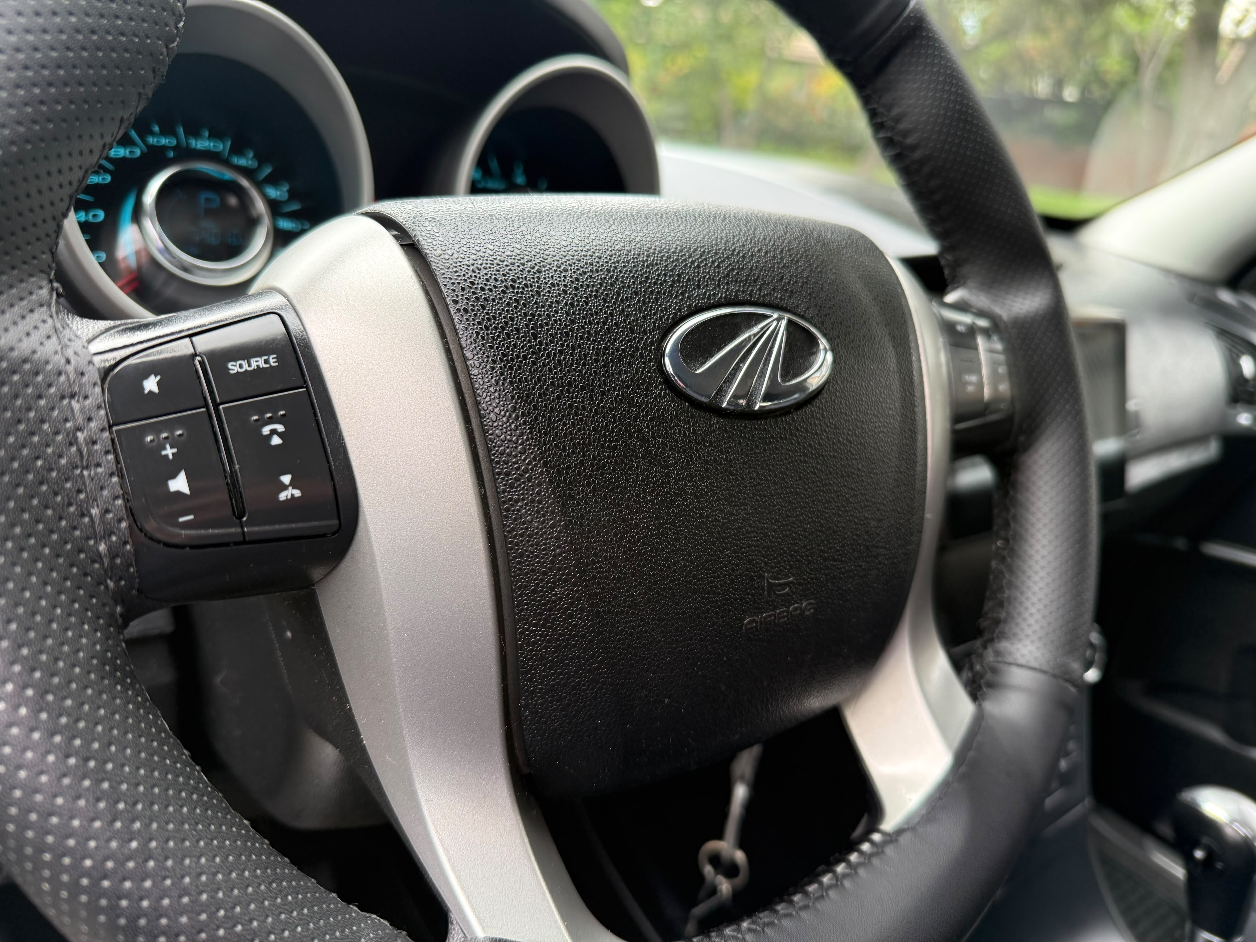 Mahindra Xuv500 — foto 17 de 20