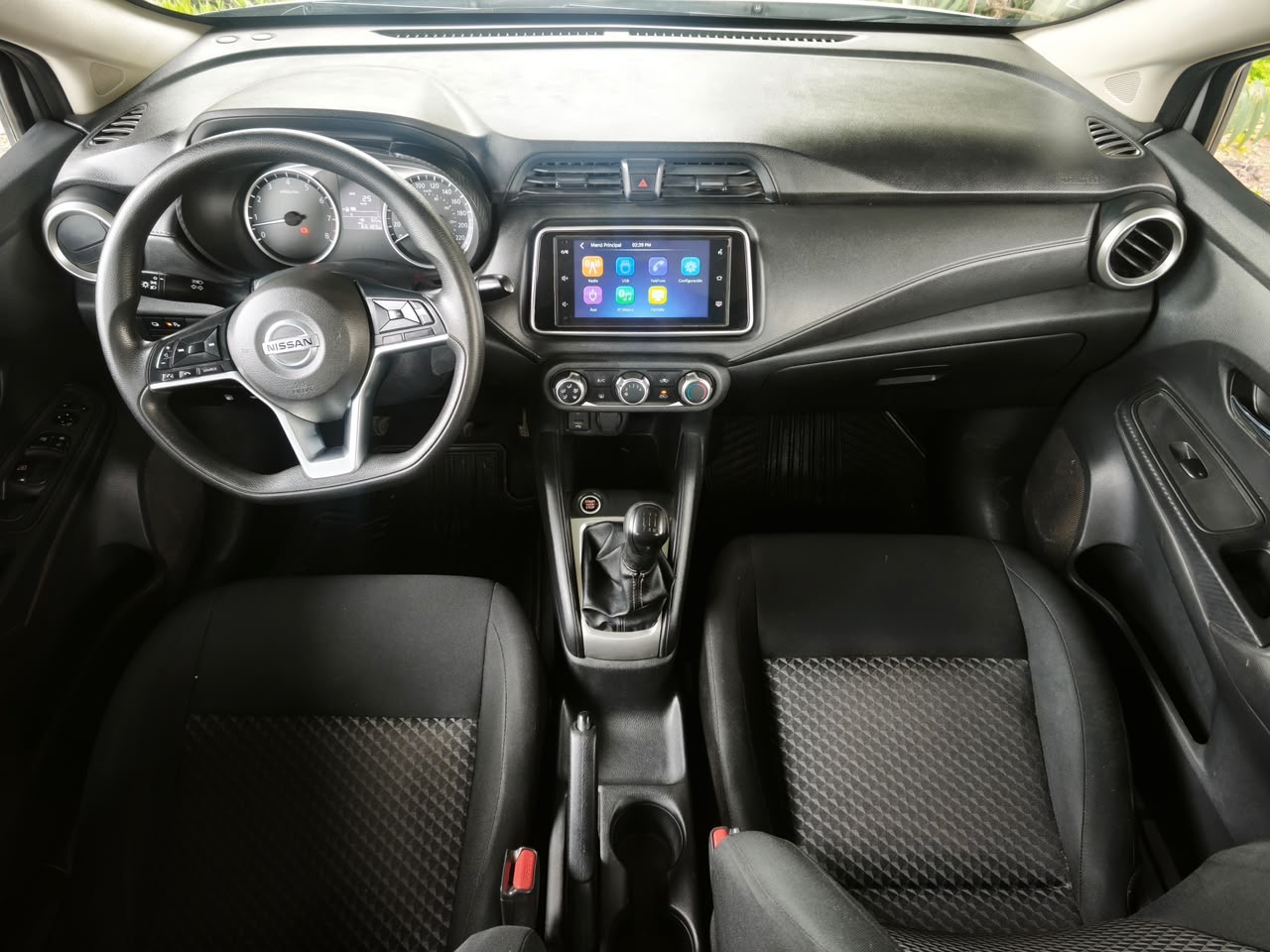 Nissan Versa Sense — foto 14 de 20