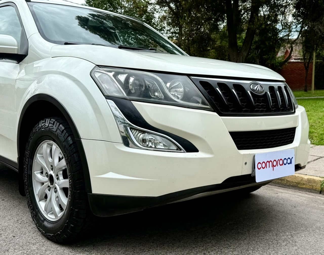 Mahindra Xuv500 — foto 8 de 20
