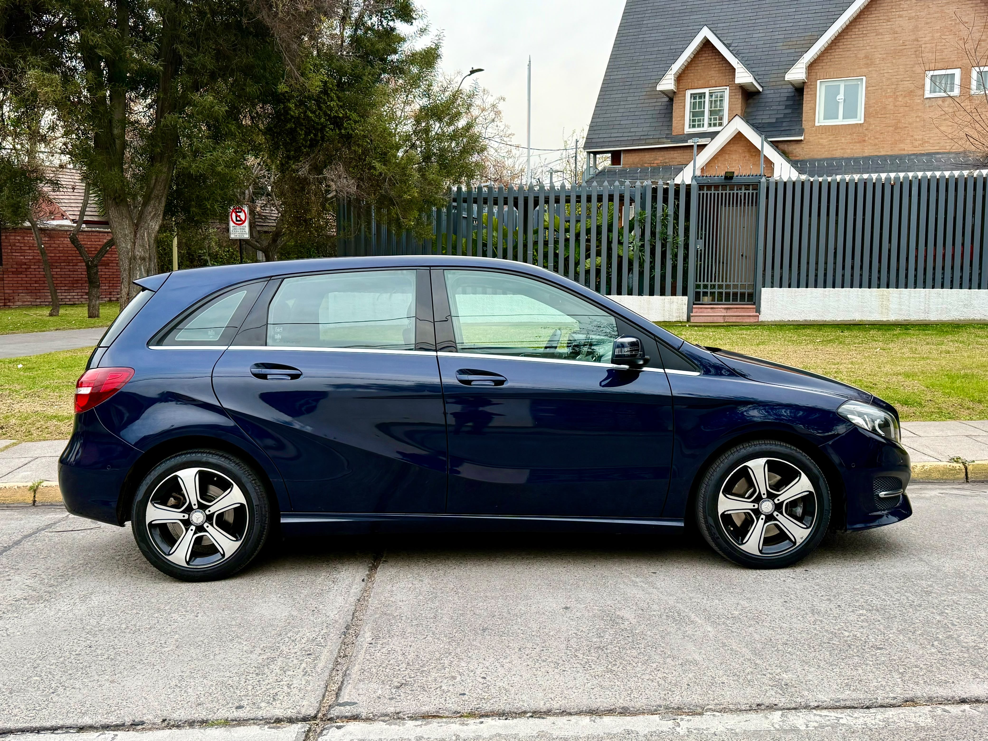 Mercedes-Benz B220 — foto 6 de 20