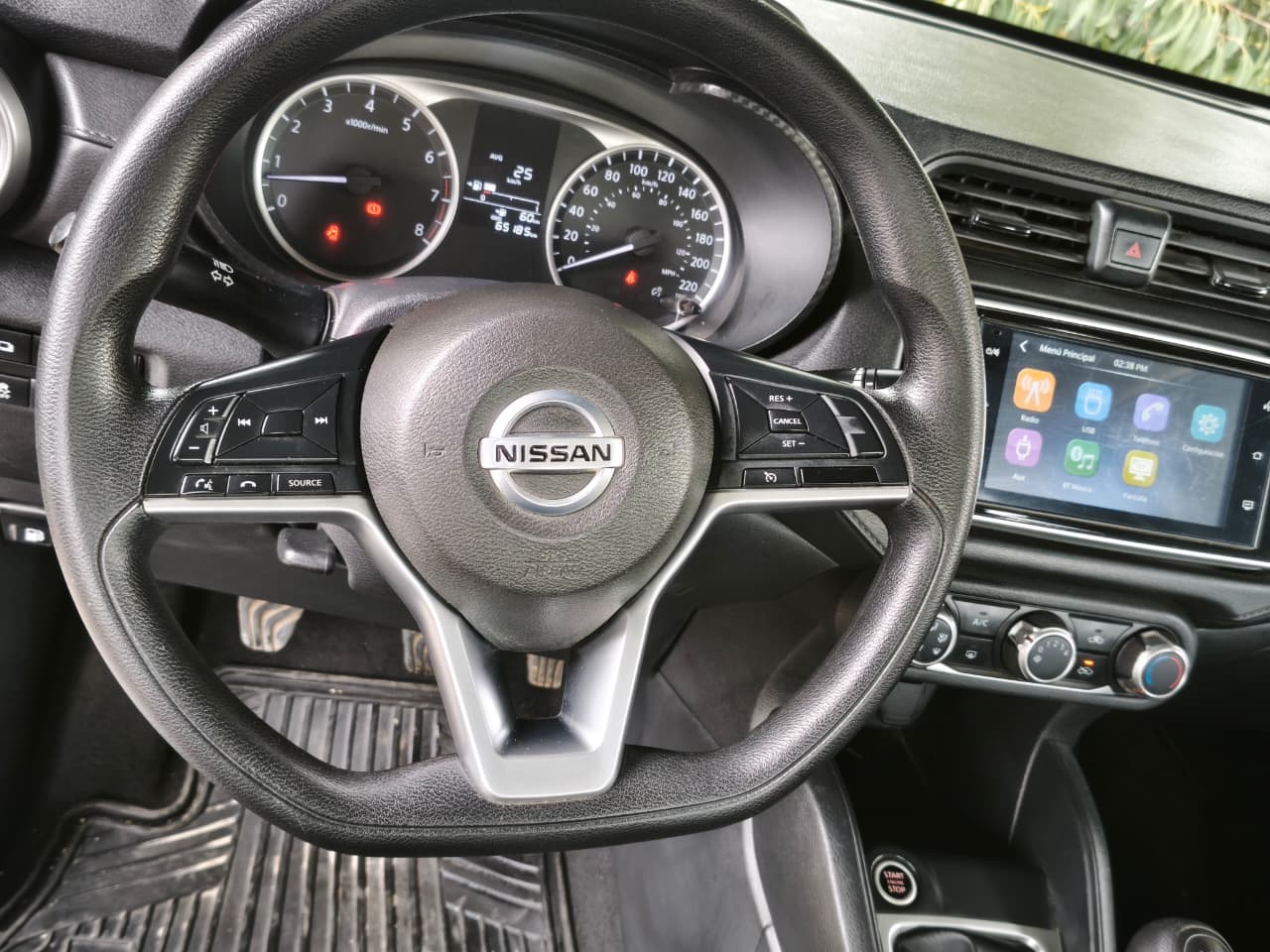 Nissan Versa Sense — foto 16 de 20
