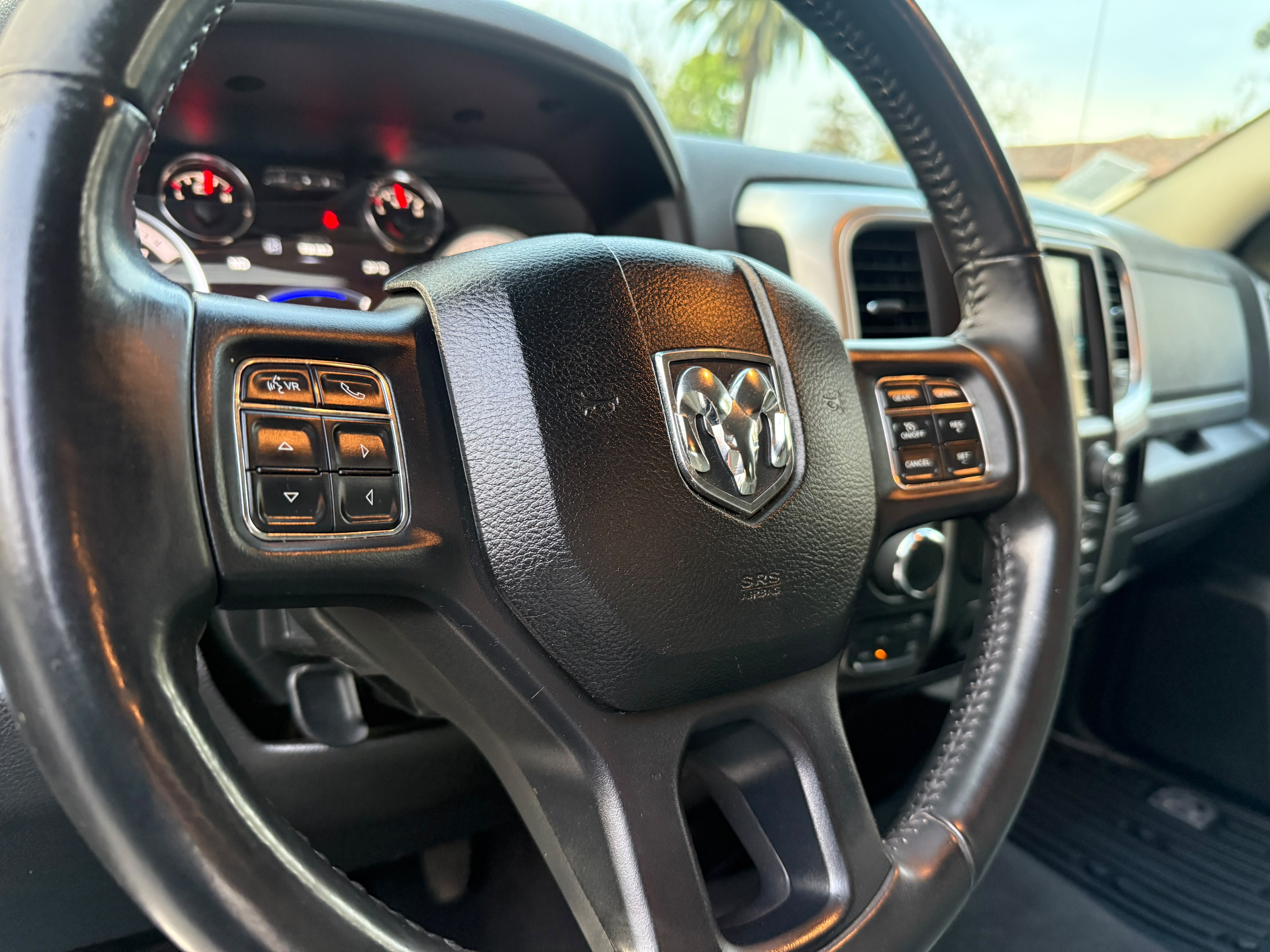RAM 1500 Quad Slt — foto 18 de 20
