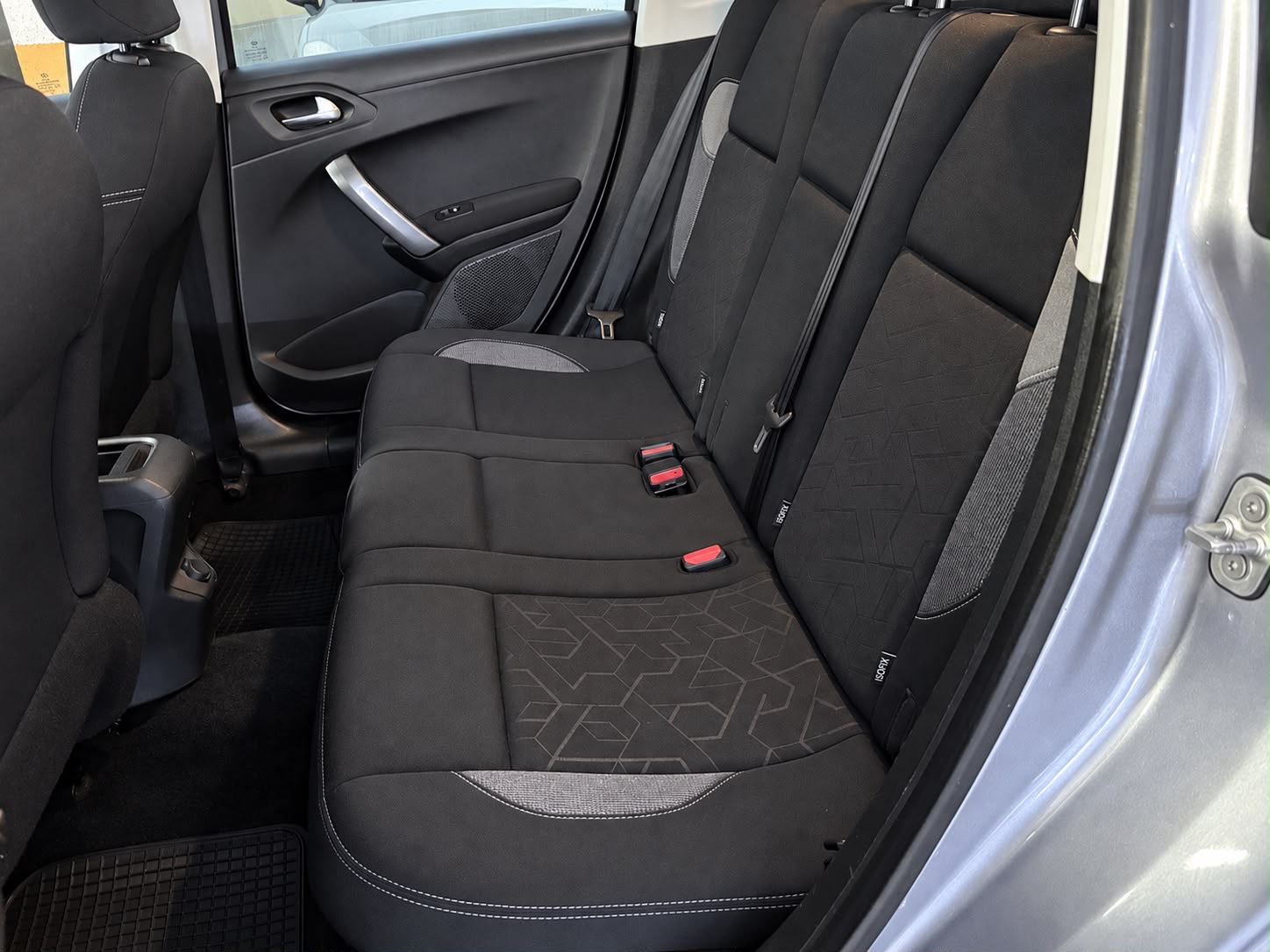 Peugeot 2008 Active Blue Hdi — foto 15 de 15