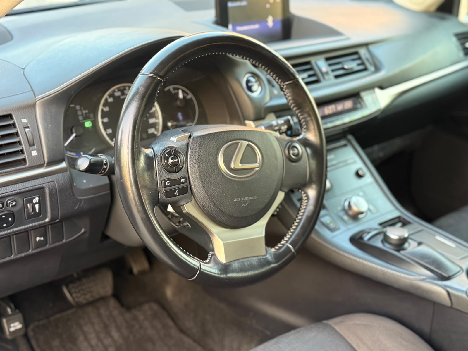 Lexus Ct200H Hb — foto 18 de 20
