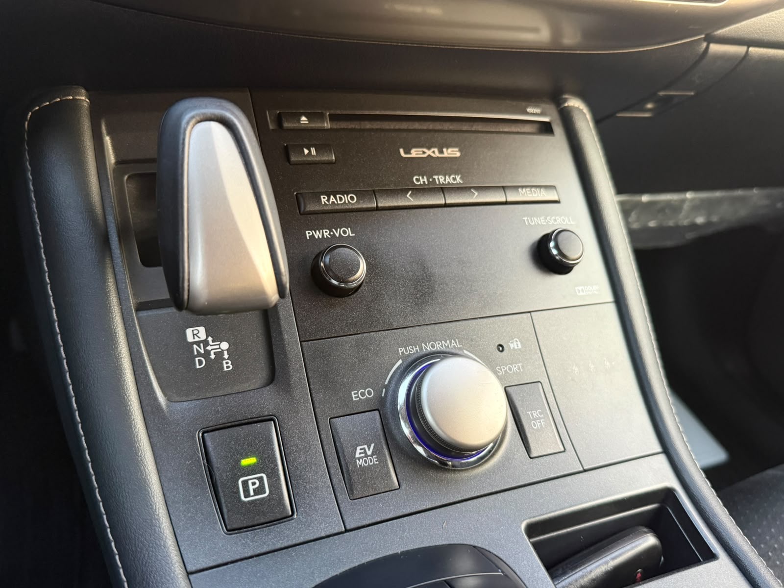 Lexus Ct200H Hb — foto 16 de 20