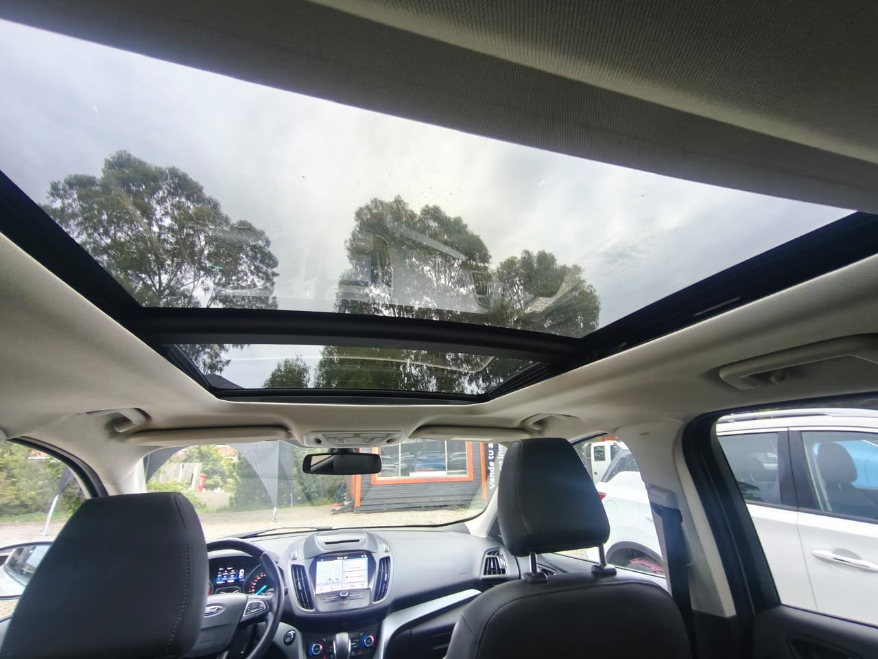 Ford Escape — foto 9 de 15