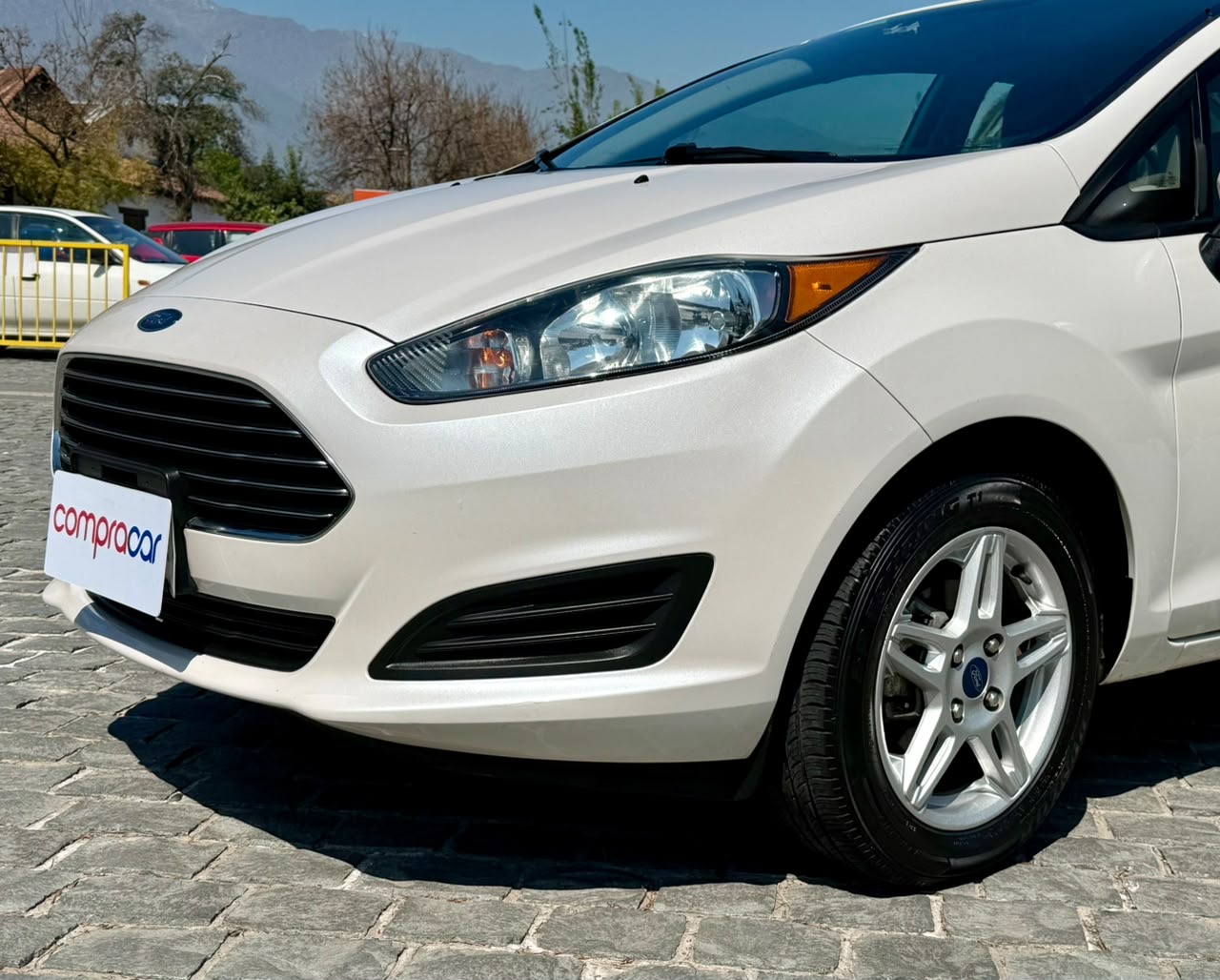 Ford Fiesta — foto 7 de 20