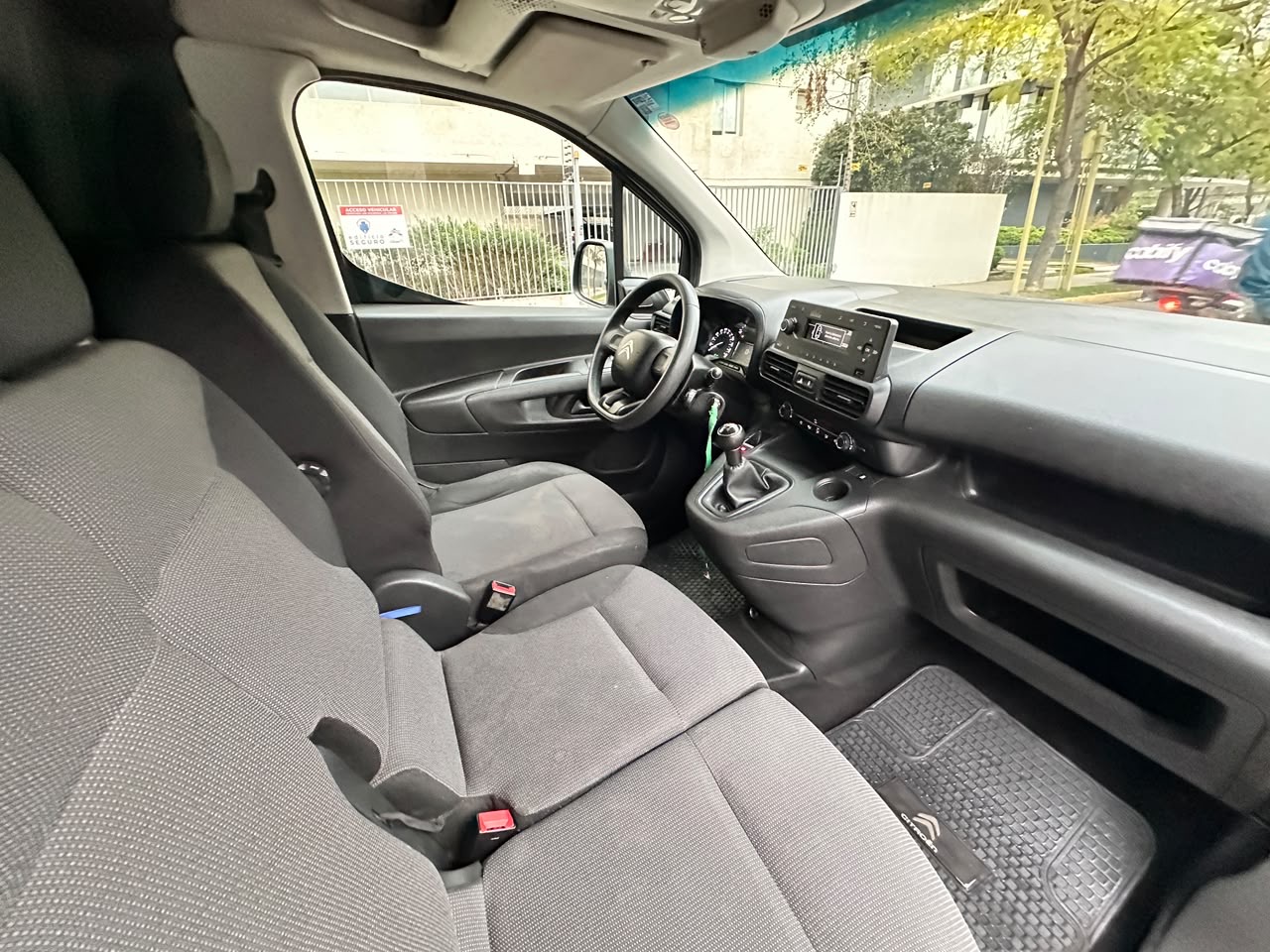 Citroën Berlingo K9 — foto 9 de 15